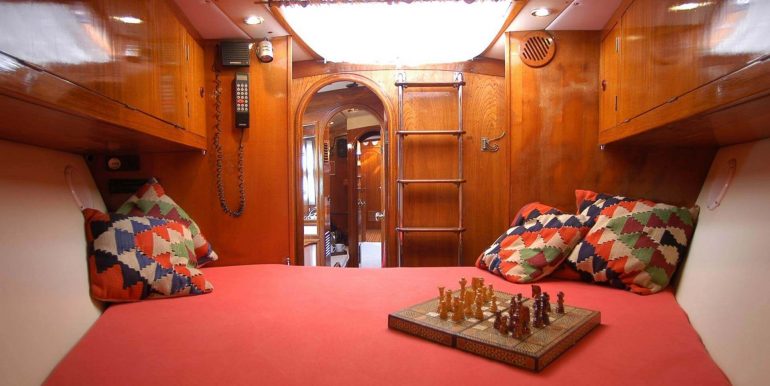 sailing-yacht-charter-Shaitan-cabin-01