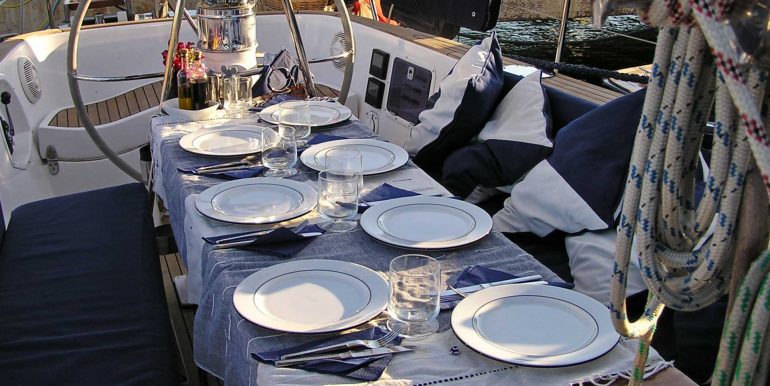 sailing-yacht-charter-Shaitan-deck-dinner-01