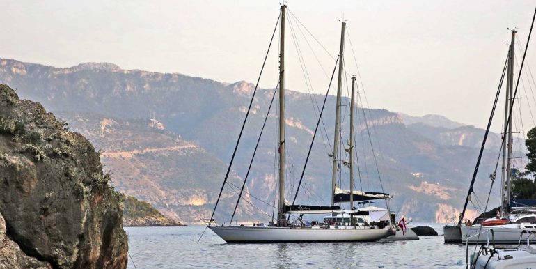 sailing-yacht-charter-Shaitan-external-03