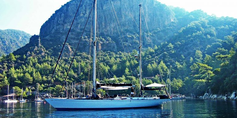 sailing-yacht-charter-Shaitan-external-08