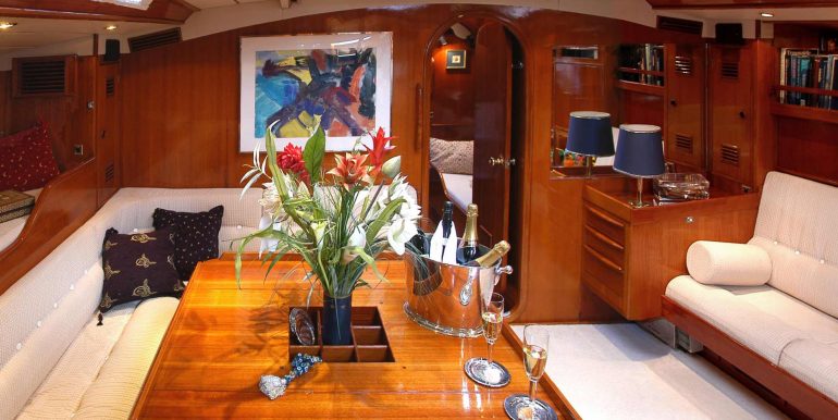 sailing-yacht-charter-Shaitan-salon-04
